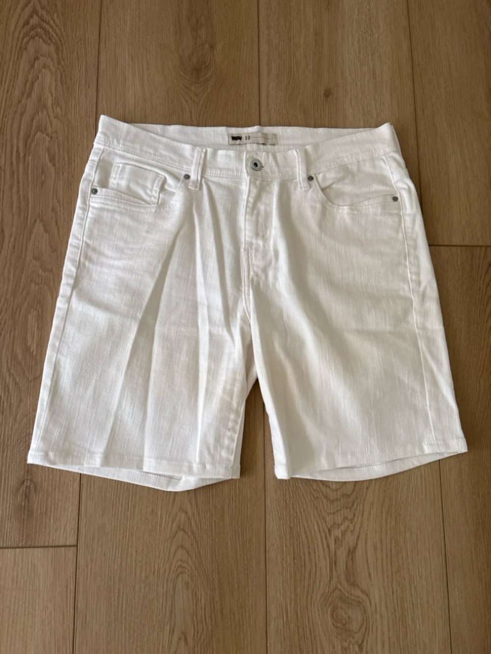 Levi’s White Denim Shorts Women’s Size 10 Mid Rise Classic 5-Pocket